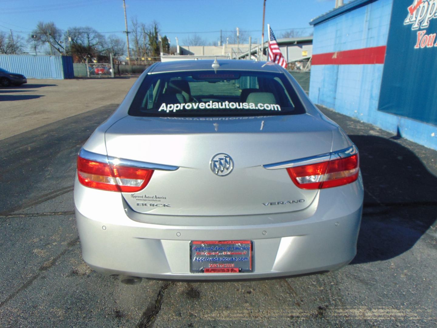 2013 Silver Buick Verano (1G4PR5SK9D4) with an 4-Cyl Flex Fuel 2.4 Liter engine, Auto, 6-Spd w/Shft Ctrl transmission, located at 2105 Dixie Hwy, Louisville, KY, 40210, (502) 772-3333, 38.220932, -85.795441 - Photo#17